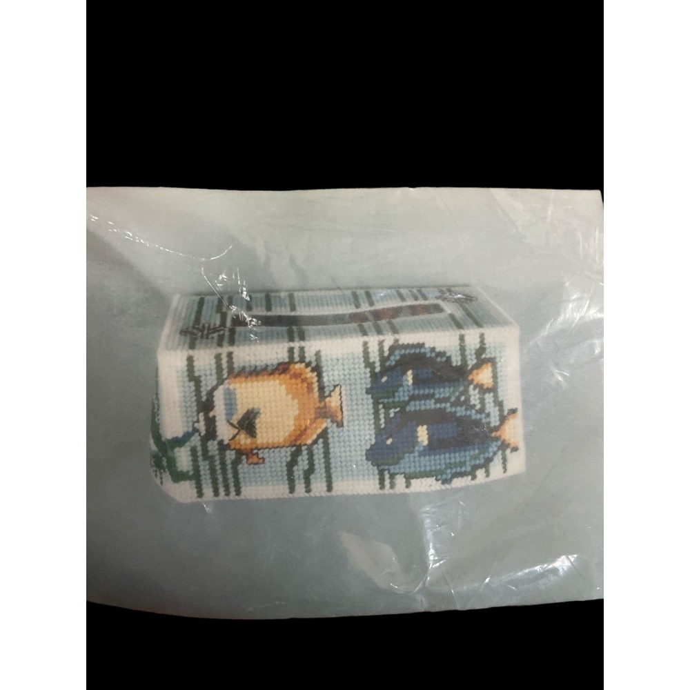 Vintage, NOS Design Works Plastic Canvas Tropical Fish Tissue Box Kit #9177 - Picture 2 of 4